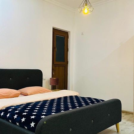 Sweet Apartment In 쿠타이시 외부 사진